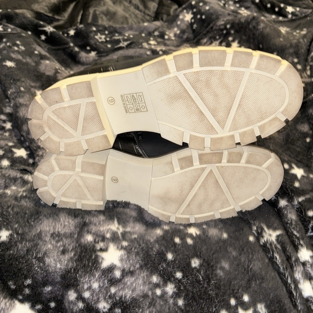 Women’s Faux leather boots size 9 - Picture 3 of 6